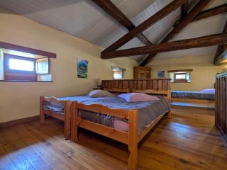 Charmant Gîte en Pierre avec 3 Chambres, Cour et Proximité Activités, Pinols - FR-1-582-252 - - 3