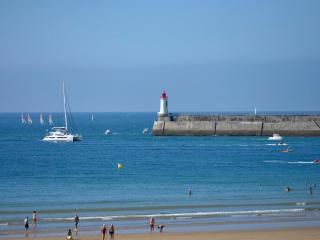 Appartement T2 : grande terrasse équipée, parking, à 200m de la mer et 400m de la plage - FR-1-92-735 - 2