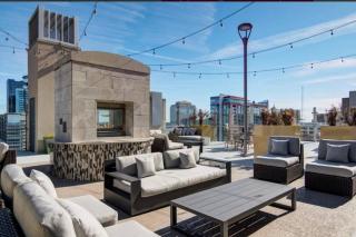 2Bed Midtown High-Rise King Bed Free Parking with Balcony View Rooftop Pool - Atlanta - 8