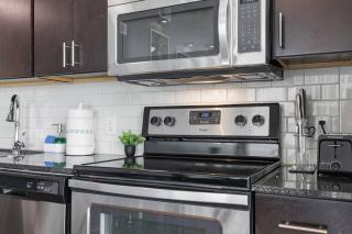 2Bed Midtown High-Rise King Bed Free Parking with Balcony View Rooftop Pool - Atlanta - 6