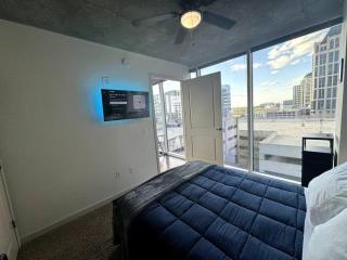 2Bed Midtown High-Rise King Bed Free Parking with Balcony View Rooftop Pool - Atlanta - 4