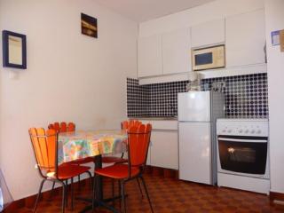 Appartement T2 avec Terrasse, à 200m de la Plage, Parking Inclus - Idéal Famille - FR-1-782-70 - 9