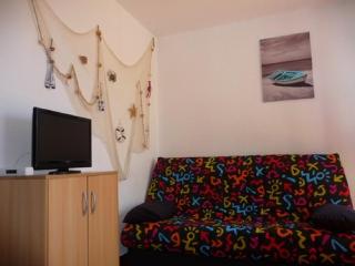 Appartement T2 avec Terrasse, à 200m de la Plage, Parking Inclus - Idéal Famille - FR-1-782-70 - 9