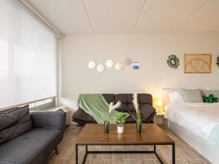 Modern Orlando 1BR Home & minutes to Disney - 5