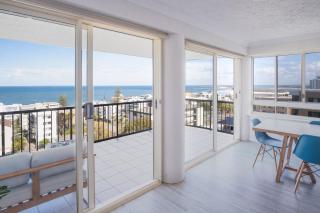 Kings Beach Coast and Glasshouse Views - A - Caloundra - 9
