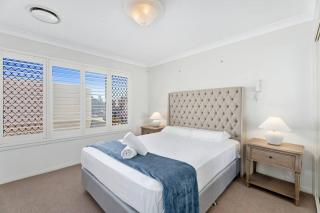 Entire home in Southport Parade Southport - Gold Coast - 0