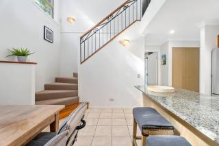 Entire home in Southport Parade Southport - Gold Coast - 9