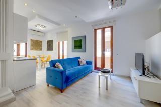 Stylish 2BR Apart, Steps Away from the Beach - Sliema - 0