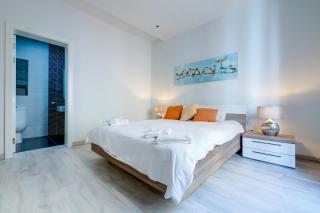 Stylish 2BR Apart, Steps Away from the Beach - Sliema - 2