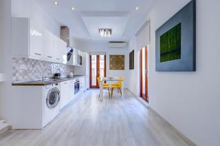 Stylish 2BR Apart, Steps Away from the Beach - Sliema - 8