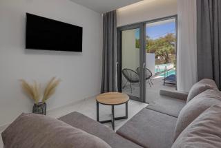 Tota Suites - Afantou - 2