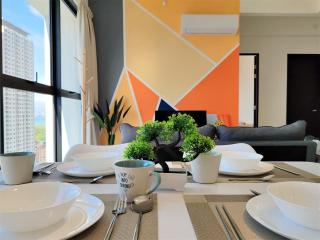 Sunlit Minimalist Suite, 7 Pax at Urban Suites Georgetown by SuperStay - Jelutong - 5