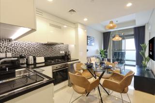 Livbnb - 2B with maid's room Overlooking Sheikh Zayed Road - Dubai - 1