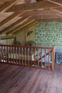 Afgelegen gite naast rivier omringd door bossen in bergachtige omgeving - 3