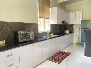 A beautiful and Spacious Rumah Manado 2 Bedrooms with Bathrooms Villa Marion Tomohon - Tomohon - 5