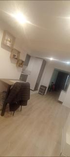 Maison familiale avec une chambre, salon et cuisine, nous vous proposons un appartement Avec tout équipé et ménage - Aubervilliers - 0
