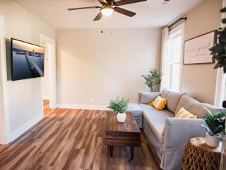 Central Location, Pet Friendly Fenced Backyard! - Charleston - 1