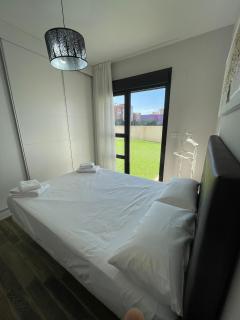 Apartamento Deluxe con terraza de 70m2 y garaje - 2