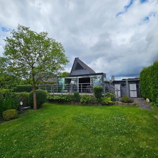 Wohlfühloase in der Eifel mit Weitblick in die Natur, Seenähe, Poolnutzung, Minigolf, Tennis und vieles mehr - 1