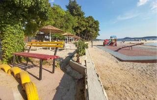 3 Bedroom Lovely Apartment In Vodice - Vodice - 9