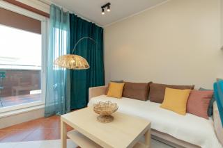 Słoneczny i Przestronny Apartament w Gdańsku z Wanną i Umeblowanym Tarasem by Noclegi Renters - Danzig - 0