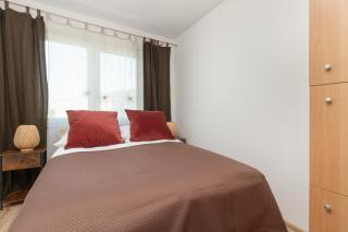 Słoneczny i Przestronny Apartament w Gdańsku z Wanną i Umeblowanym Tarasem by Noclegi Renters - Danzig - 9
