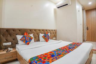 FabHotel Prime OM Palace - 9