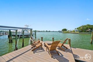 8BR w Heated Pool Waterview - Close to Beach - 8