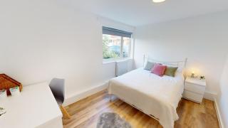 Bright & Charming 3-bedroom Flat - 1