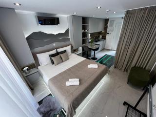 La Luna Petite Suite Deluxe with Free Jacuzzi, Bikes & Covered Parking - Našice - 0