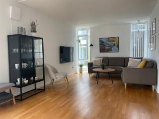 Unique Sea & Landscape View and Spacious Apartment - Klaksvík - 6