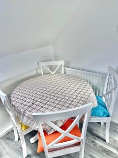Stylish Refurbished London Home - Family, Friends & Business Travellers Retreat near Wimbledon, Sleeps 6, Free Street Parking - Morden - 1