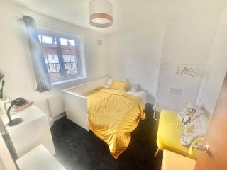 Stylish Refurbished London Home - Family, Friends & Business Travellers Retreat near Wimbledon, Sleeps 6, Free Street Parking - Morden - 7