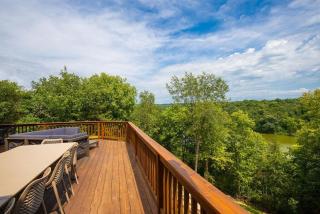 Lake Views! Hot Tub! Family & Pet Friendly! - Galena - 3