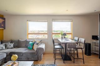 Waterfront 2 bed apartment with views over Ipswich - 5