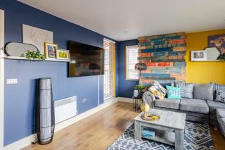 Waterfront 2 bed apartment with views over Ipswich - 7
