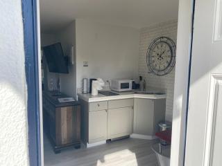 2 Min Walk To The Beach- Renovated King Studio #2 - Fort Lauderdale - 6