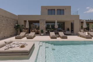 Valerozo Villas - Exclusive Beachside Experience - 3