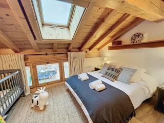 Chalet Cosy à Les Allues · Terrasse · Idéal Familles · Proche Pistes - FR-1-688-73 - 2