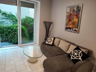 Central Vienna Apartment with unique 40m2 city garden & self check in - Wenen - 7