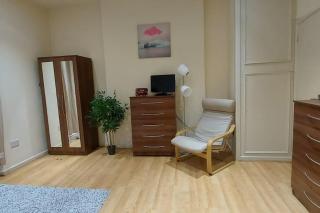 Studio 47B - 4