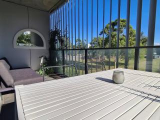 Stylish Apartment with Rooftop Pool, Minutes from City and ANU - Canberra - 7