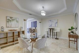 Private Patio Cali King Bed Sleeps 10 - Fort Lauderdale - 8