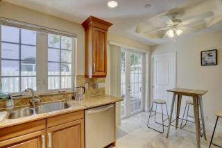 Private Patio Cali King Bed Sleeps 10 - Fort Lauderdale - 3
