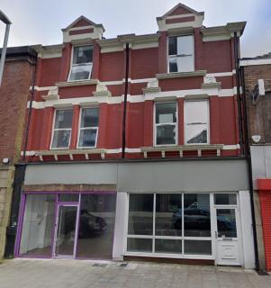 Modern 3-Bed Apartment with Kitchen in Town - 9