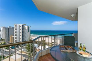 Surfers Beachside Holiday Apartments - 6