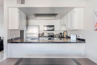 Vibrant 1br Condo Wpatio, Pool, & Parking - Scottsdale - 6
