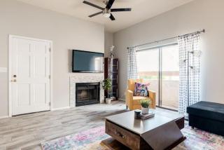 Vibrant 1br Condo Wpatio, Pool, & Parking - Scottsdale - 1