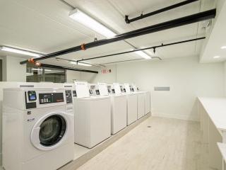 Luxury Orlando 1BR Condo with Pool view & Next to Disney - 5