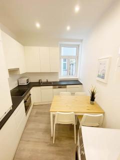 Charming home 3 bedroom apartment - 0